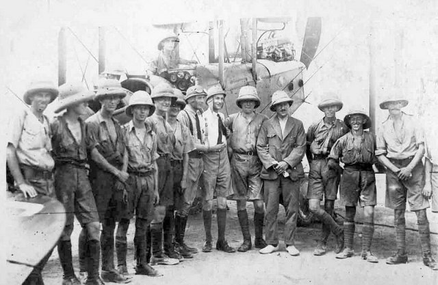 blake macmillan malins round-the-world flight attempt 1922 in karachi 0920-0003b